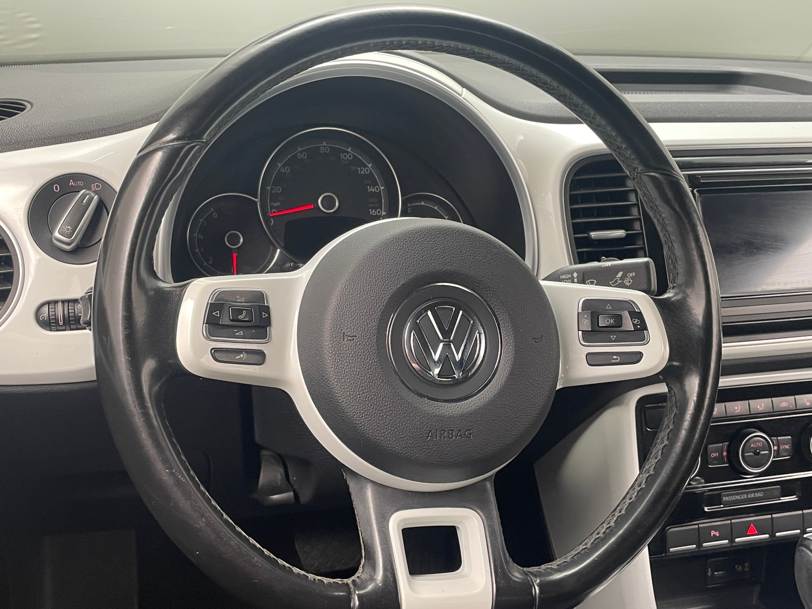 Thumbnail: 2017 Volkswagen Beetle - 5