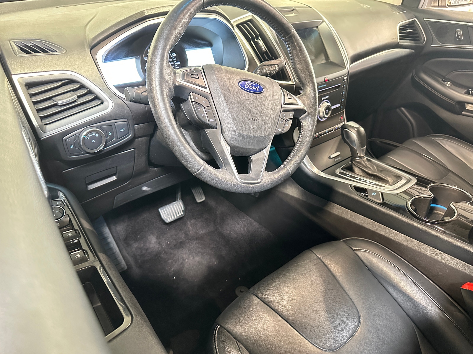 Thumbnail: 2017 Ford Edge - 2