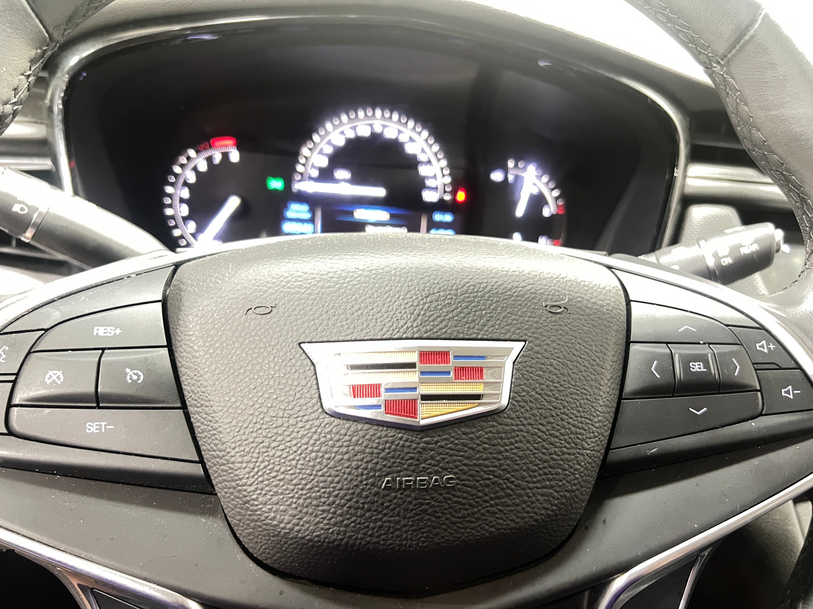 Thumbnail: 2017 Cadillac XT5 - 4