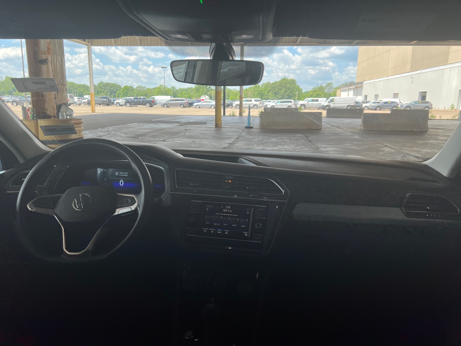Thumbnail: 2023 Volkswagen Tiguan - 3