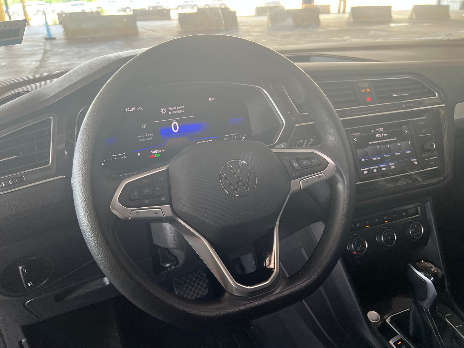 Thumbnail: 2023 Volkswagen Tiguan - 5