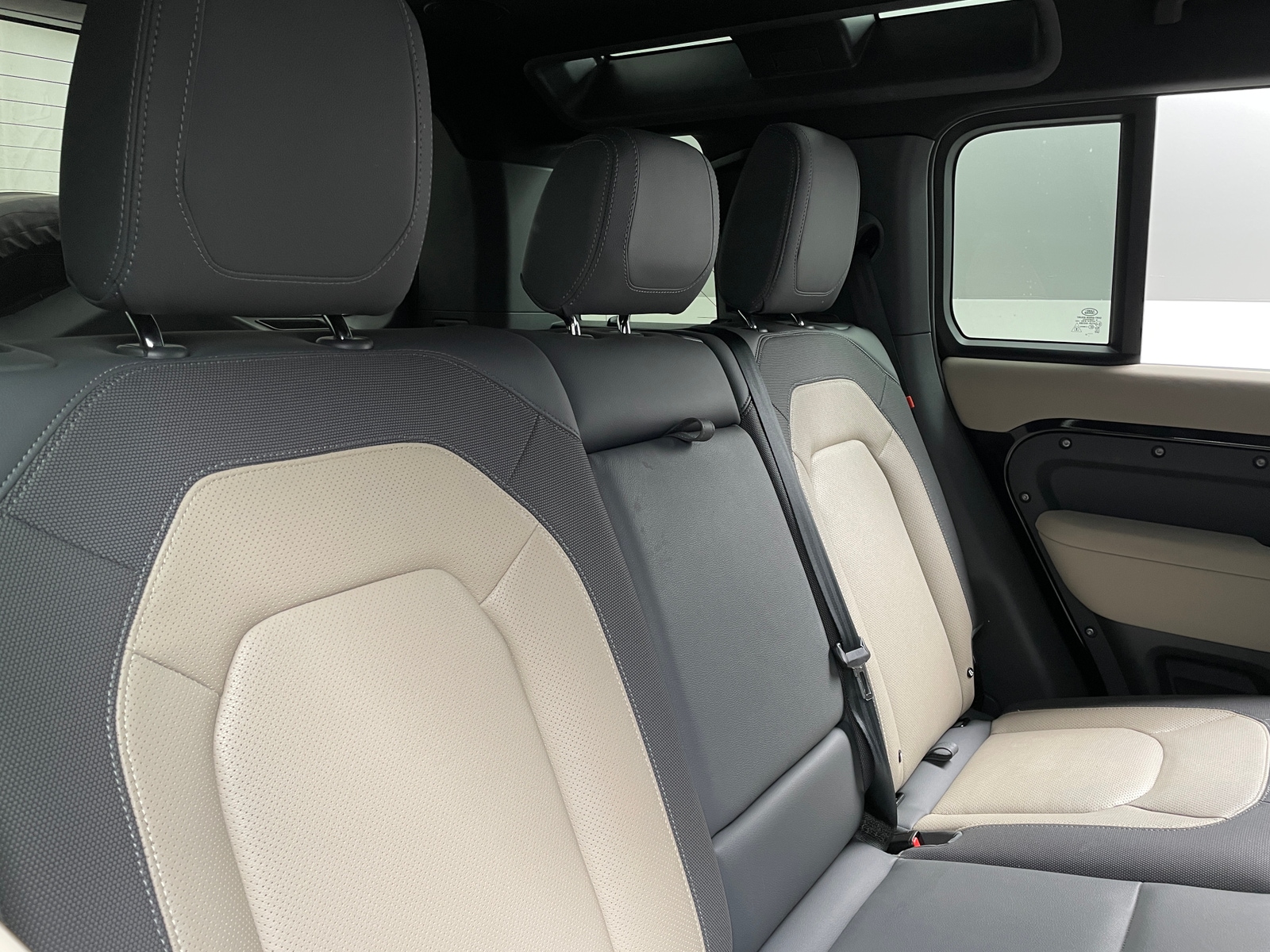 Thumbnail: 2023 Land Rover Defender - 5