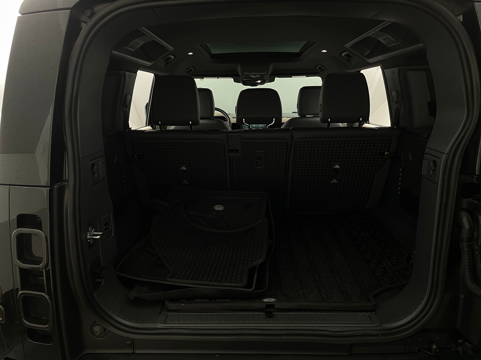 Thumbnail: 2023 Land Rover Defender - 6