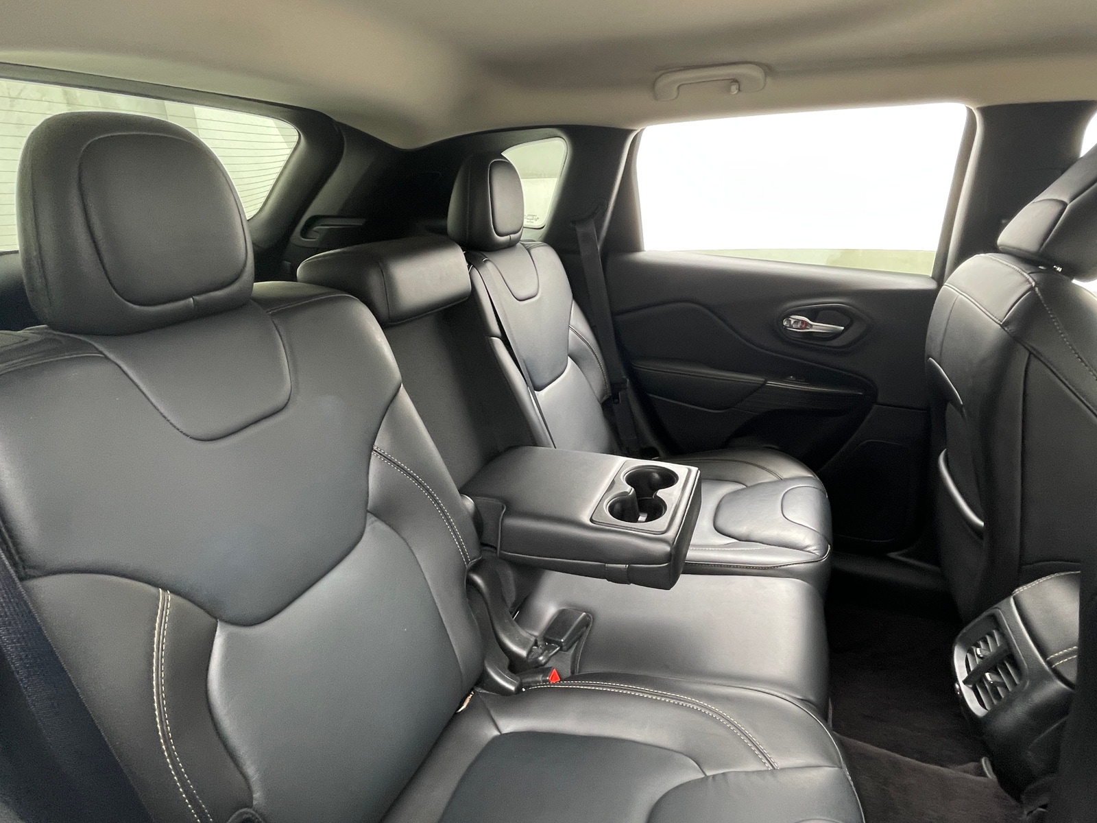 Thumbnail: 2016 Jeep Cherokee - 5
