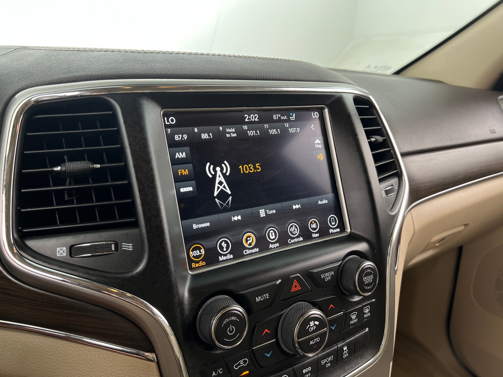 Thumbnail: 2018 Jeep Grand Cherokee - 3