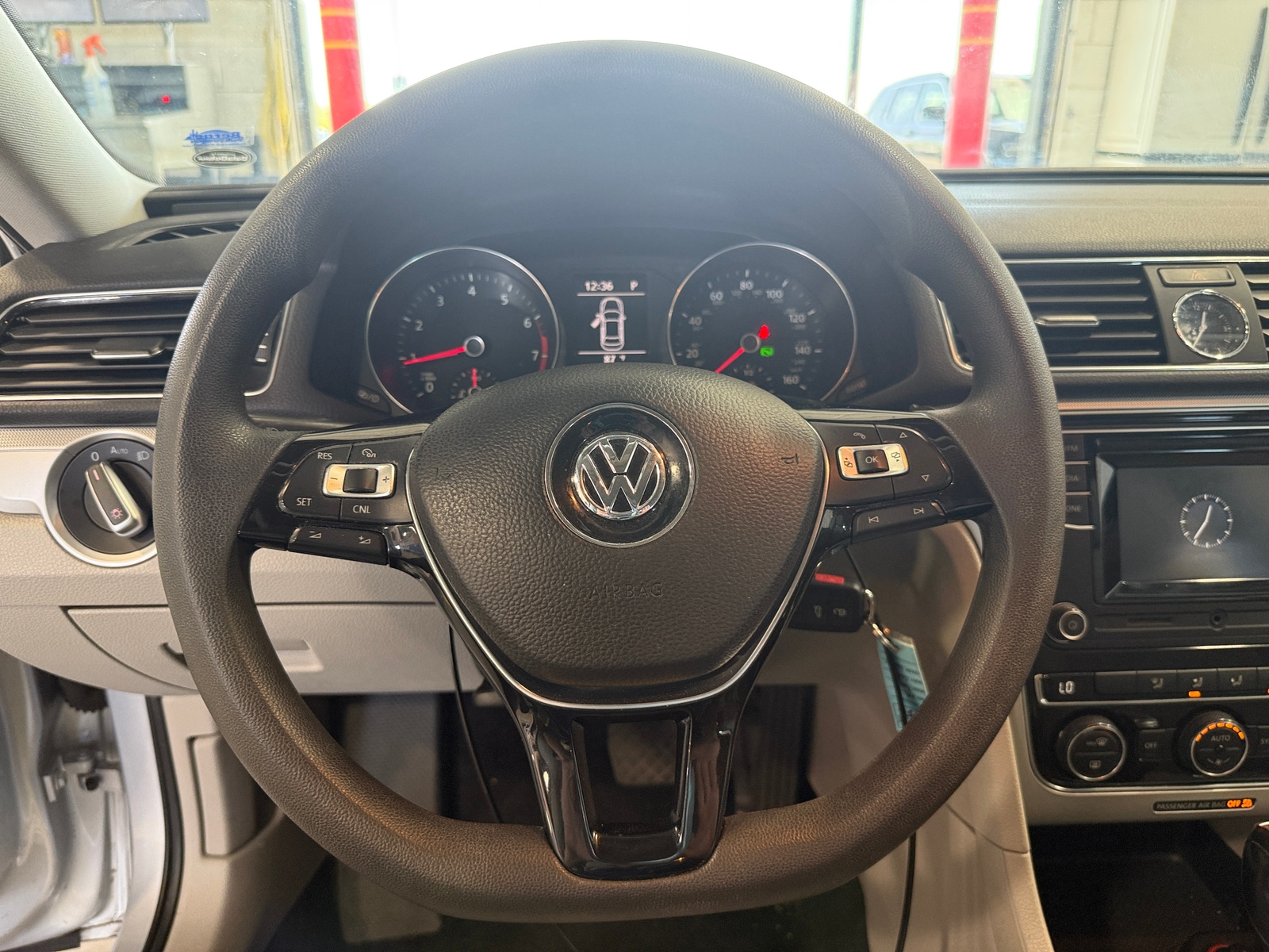 Thumbnail: 2016 Volkswagen Passat - 5
