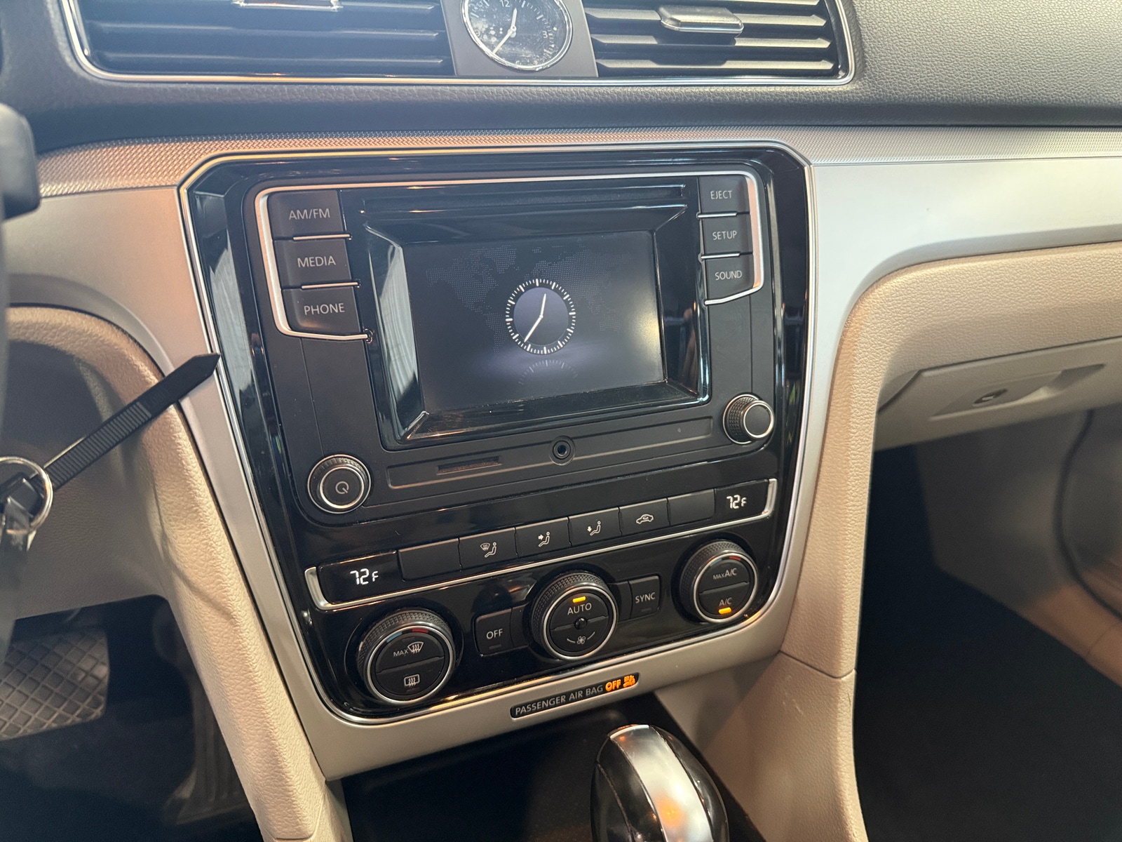 Thumbnail: 2016 Volkswagen Passat - 4