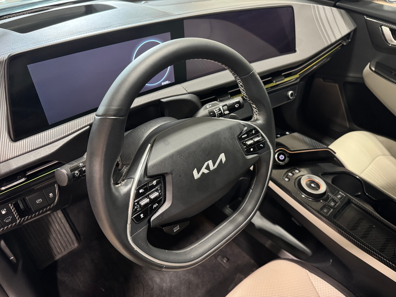 Thumbnail: 2022 Kia EV6 - 2