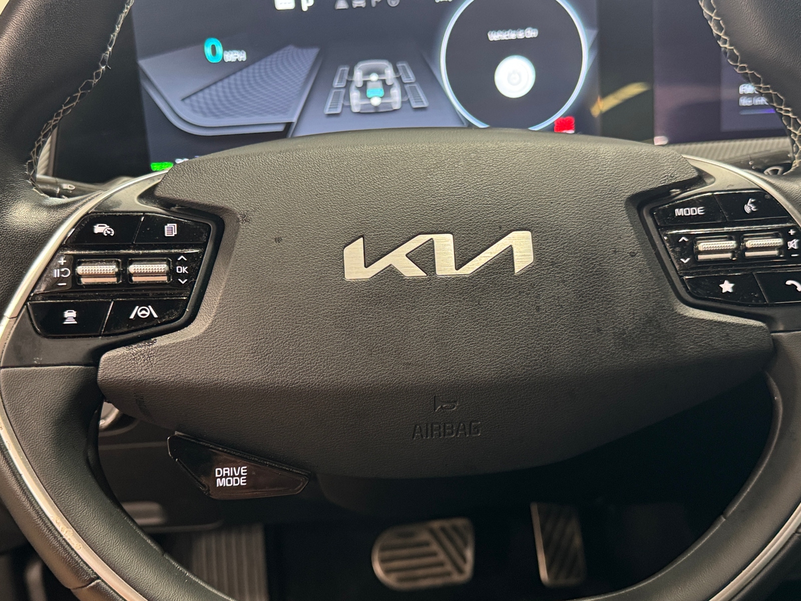 Thumbnail: 2022 Kia EV6 - 4