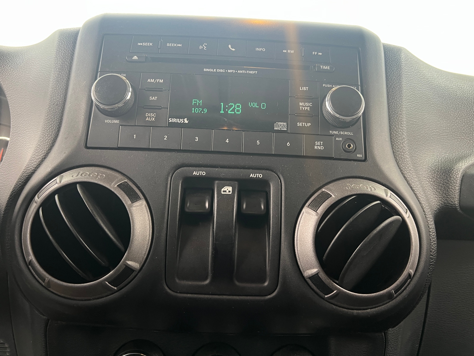 Thumbnail: 2016 Jeep Wrangler - 3