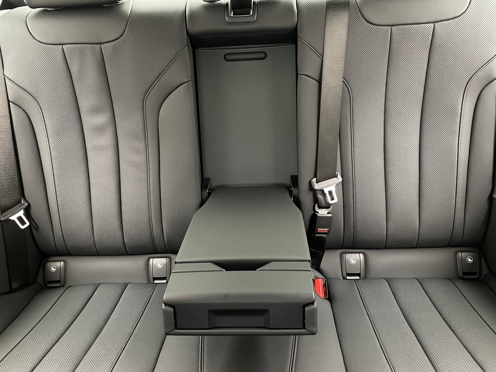 Thumbnail: 2023 BMW 5 Series - 5