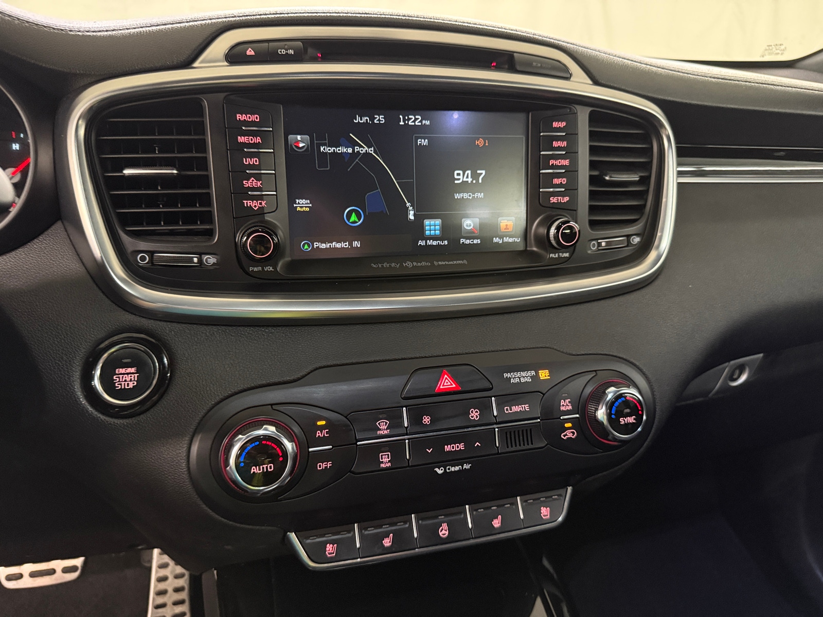 Thumbnail: 2017 Kia Sorento - 3