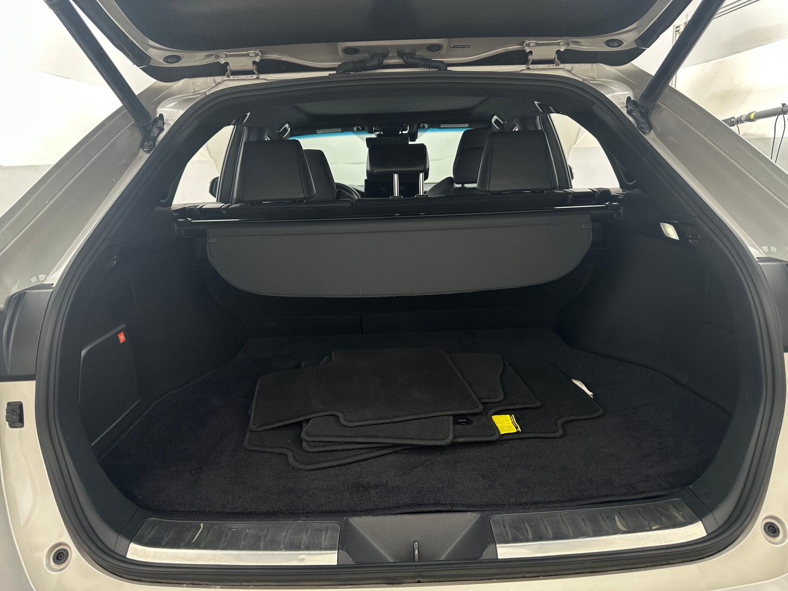 Thumbnail: 2021 Toyota Venza - 6