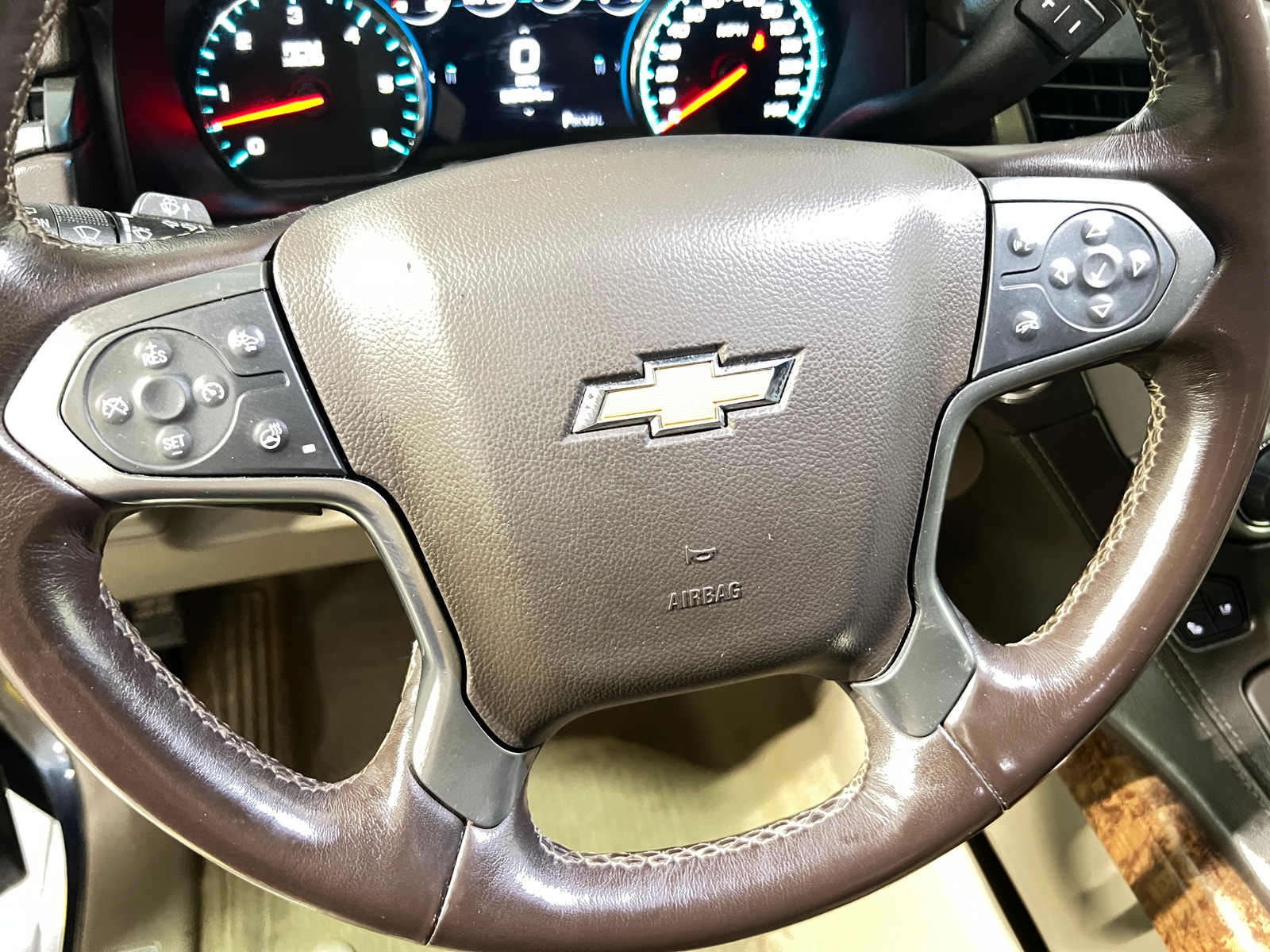 Thumbnail: 2019 Chevrolet Suburban - 4
