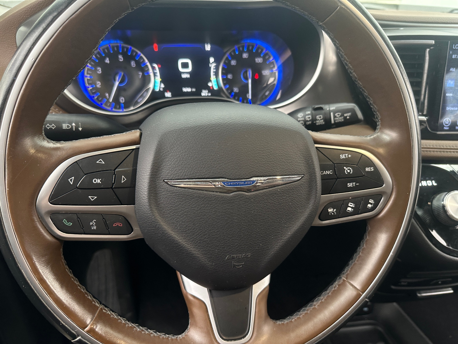 Thumbnail: 2017 Chrysler Pacifica - 4