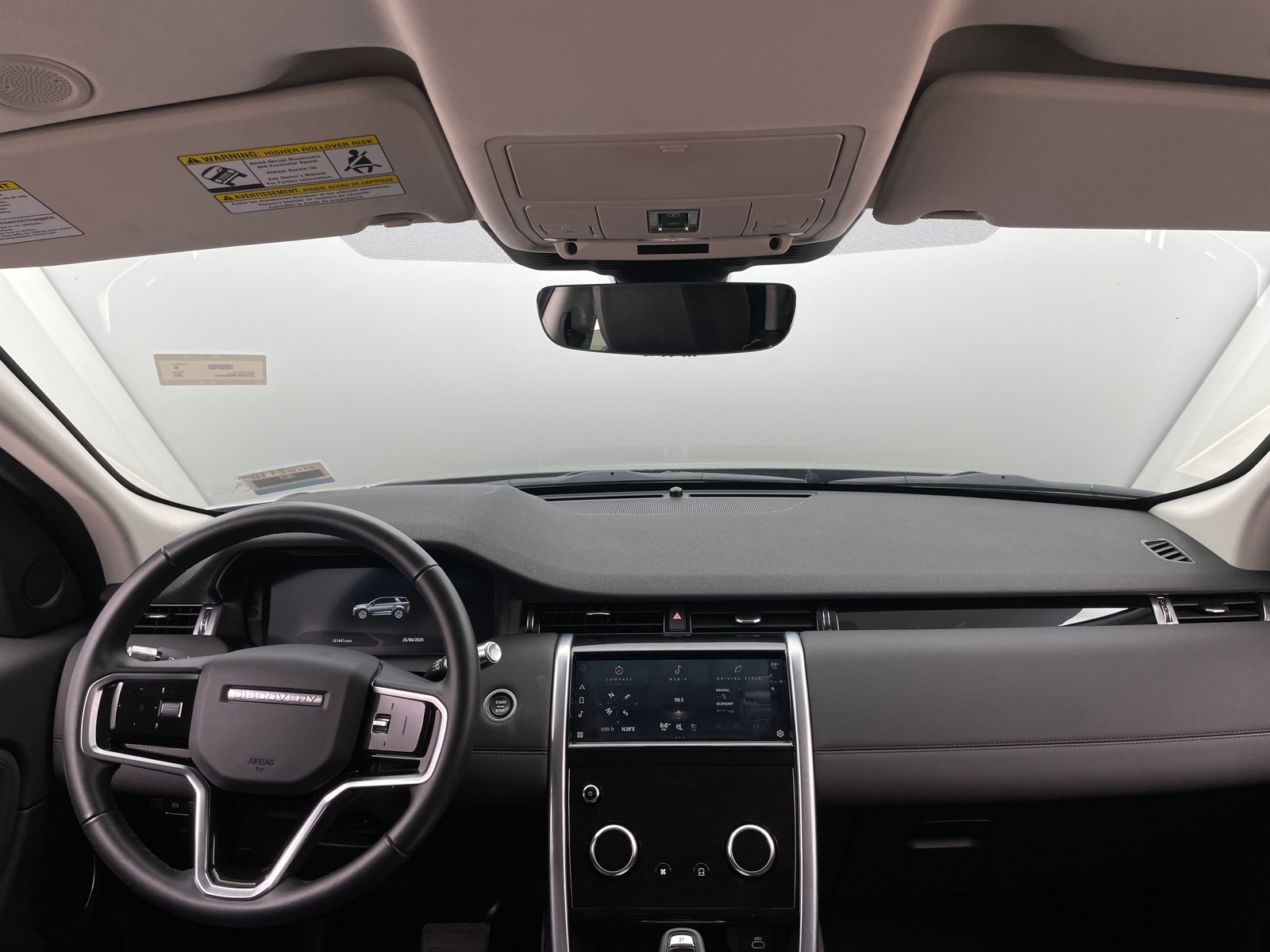 Thumbnail: 2022 Land Rover Discovery Sport - 3