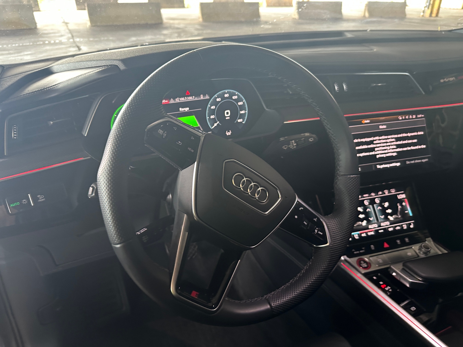 Thumbnail: 2023 Audi e-tron S - 4