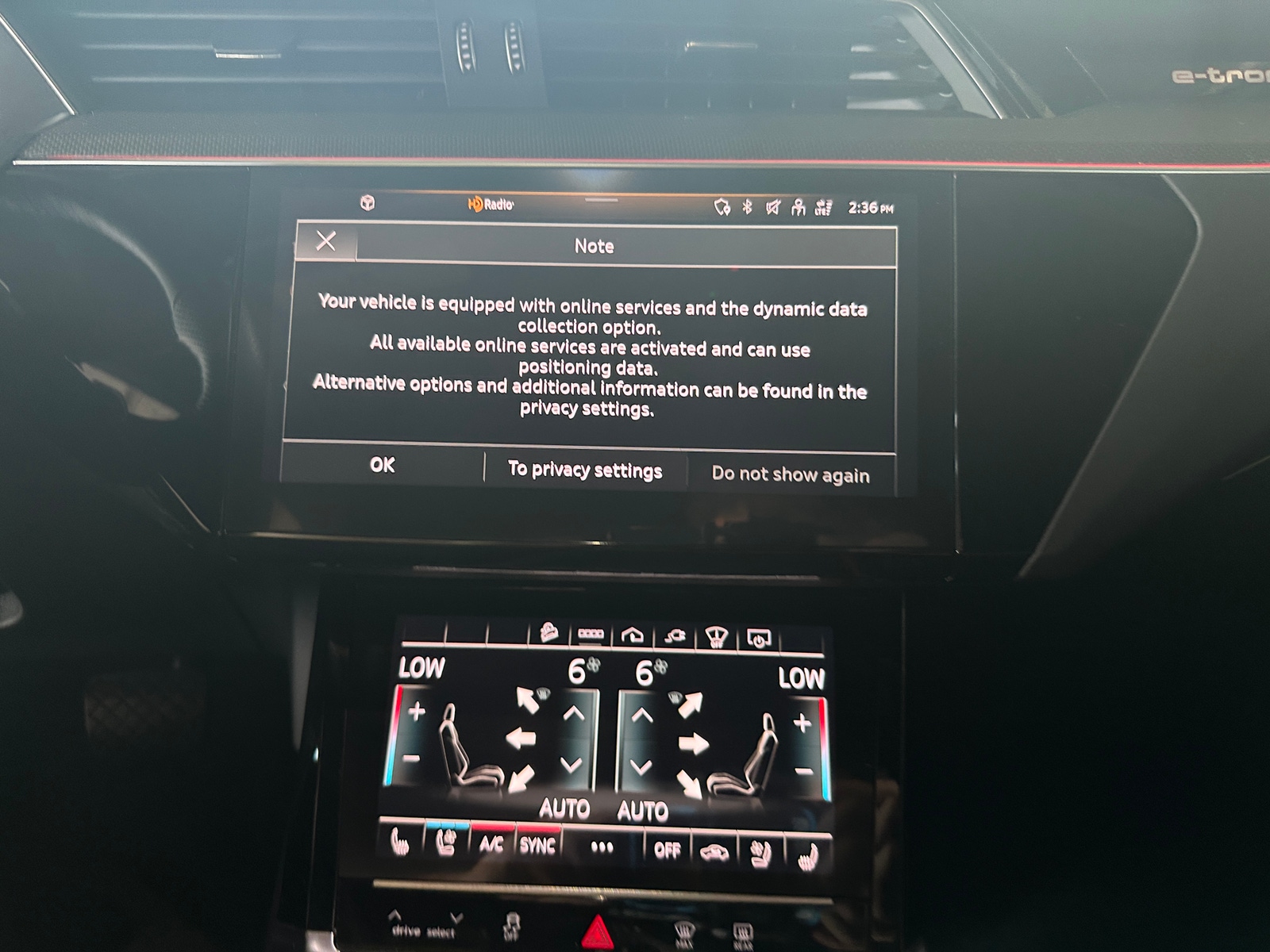 Thumbnail: 2023 Audi e-tron S - 3
