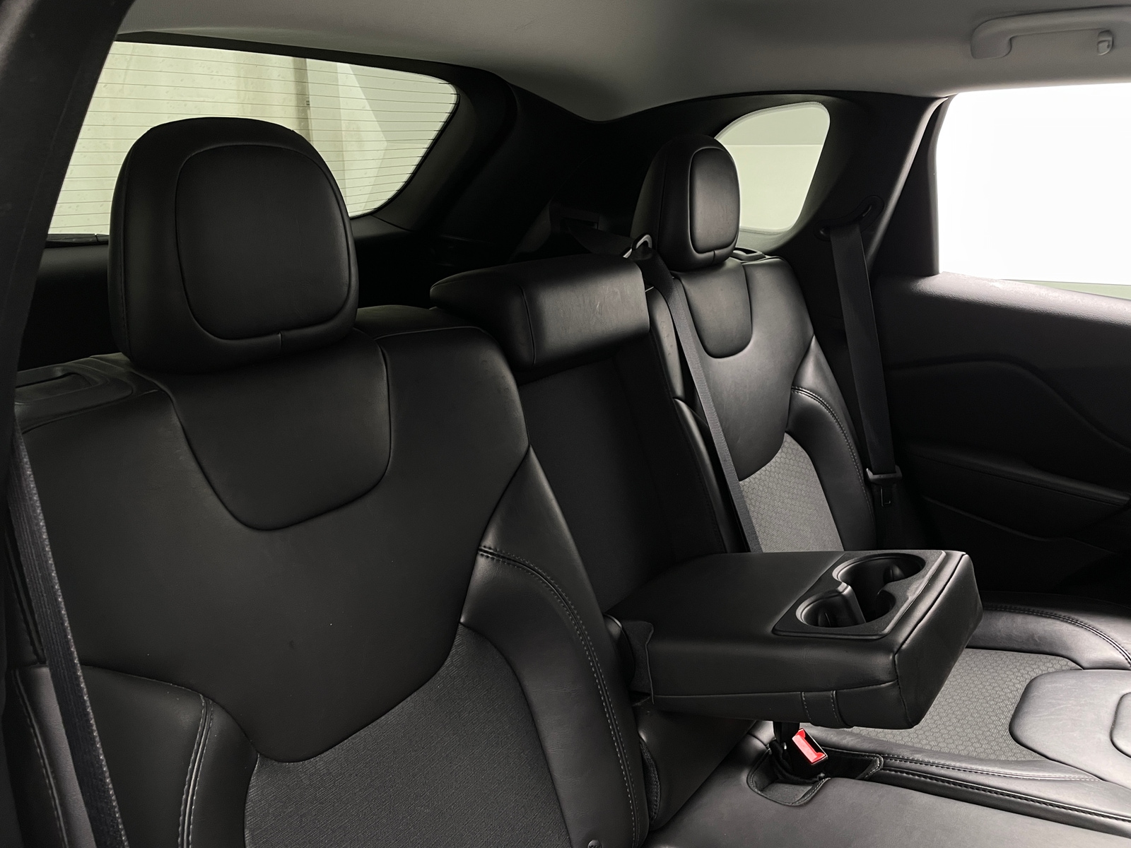 Thumbnail: 2019 Jeep Cherokee - 6