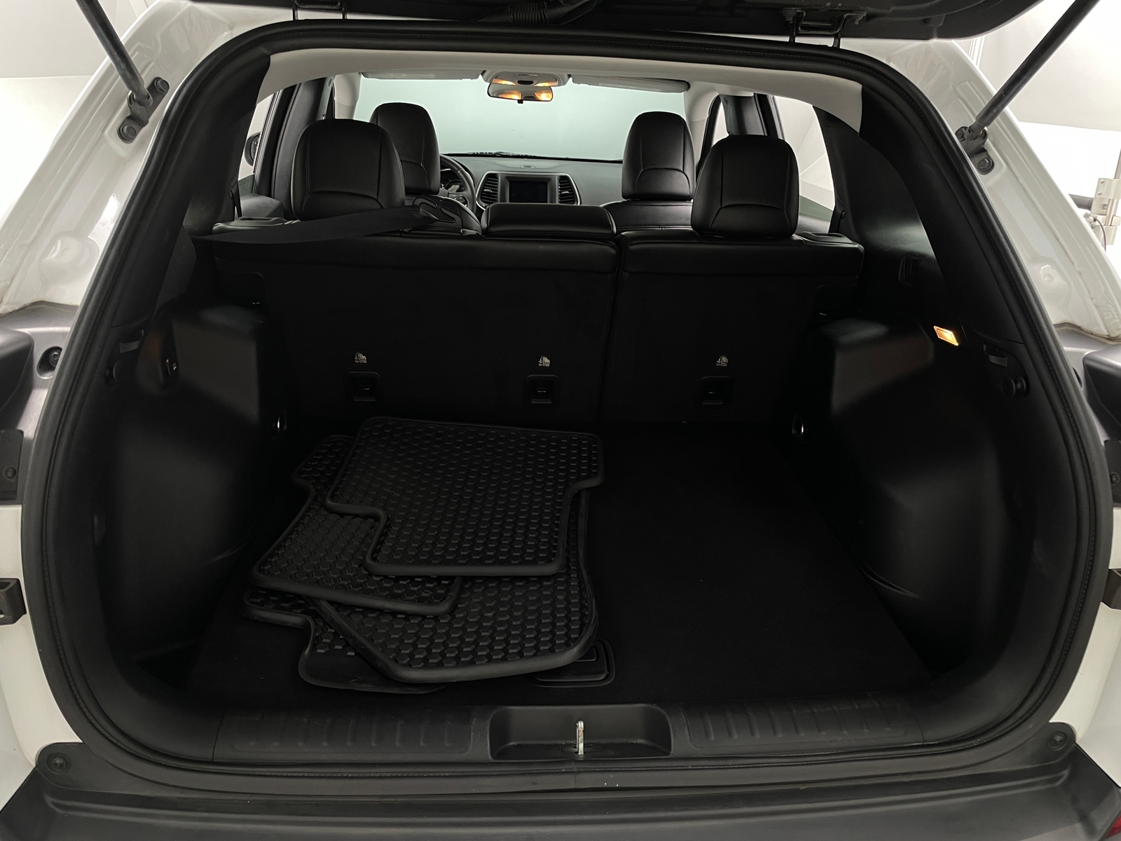 Thumbnail: 2019 Jeep Cherokee - 7