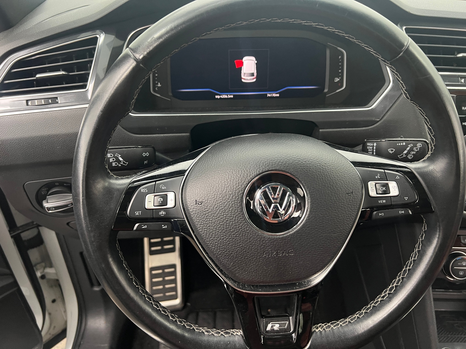 Thumbnail: 2020 Volkswagen Tiguan - 4