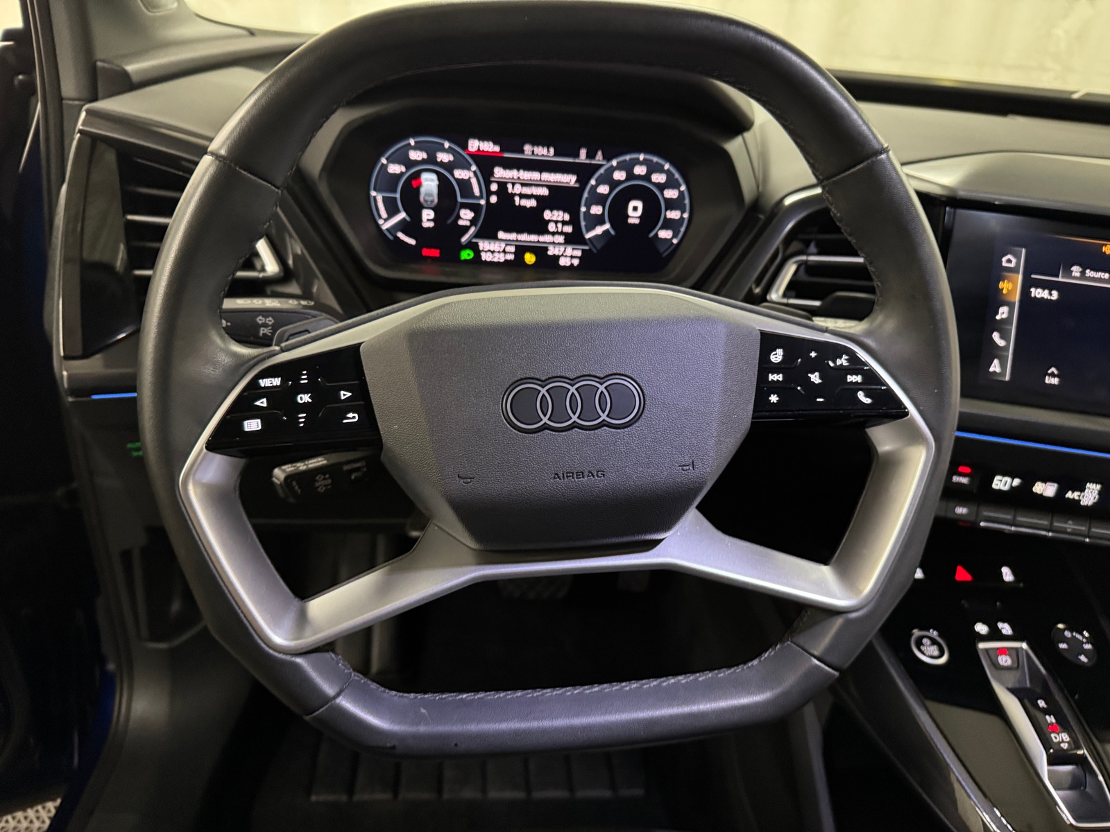 Thumbnail: 2022 Audi Q4 e-tron - 4