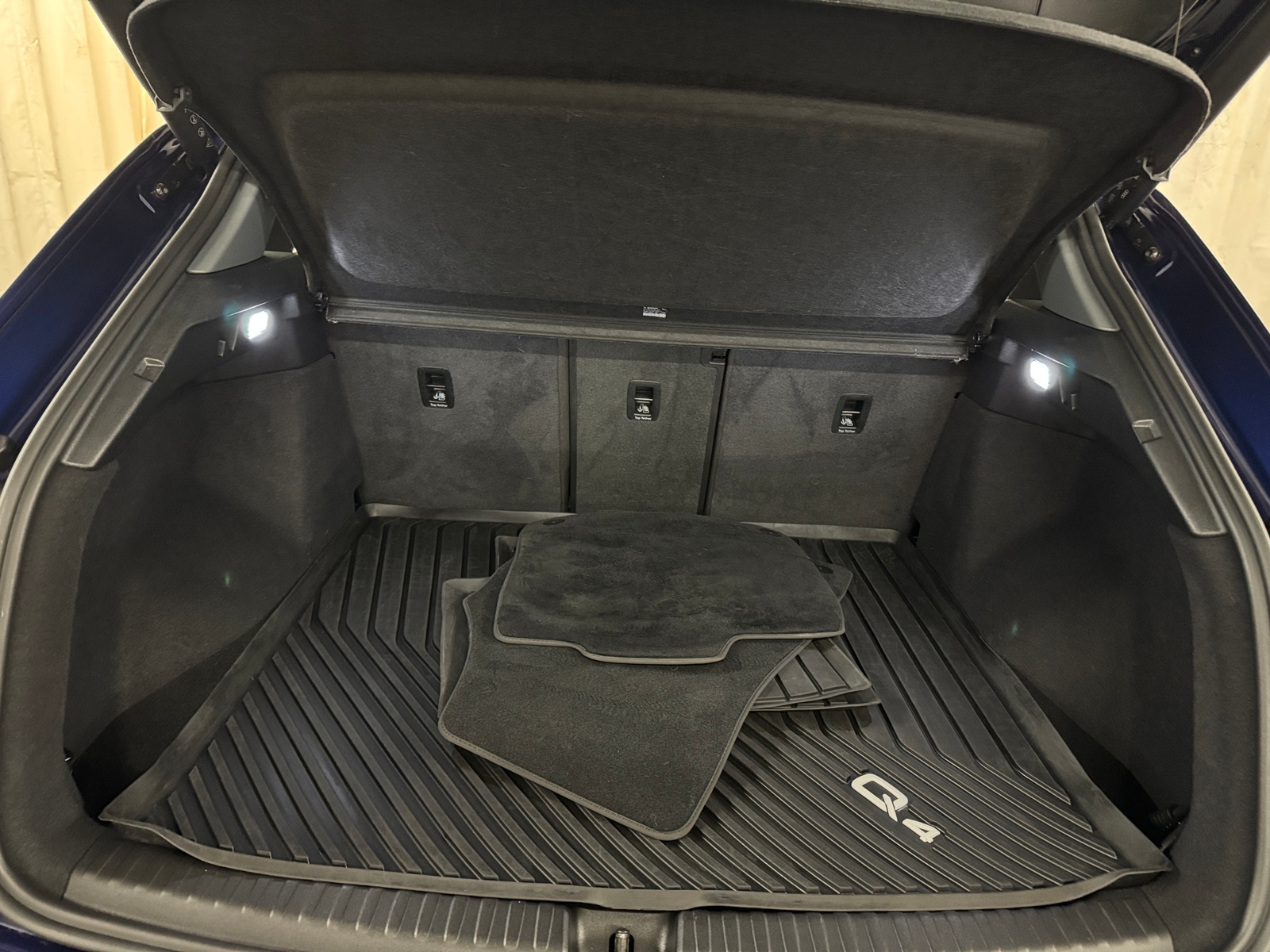 Thumbnail: 2022 Audi Q4 e-tron - 6