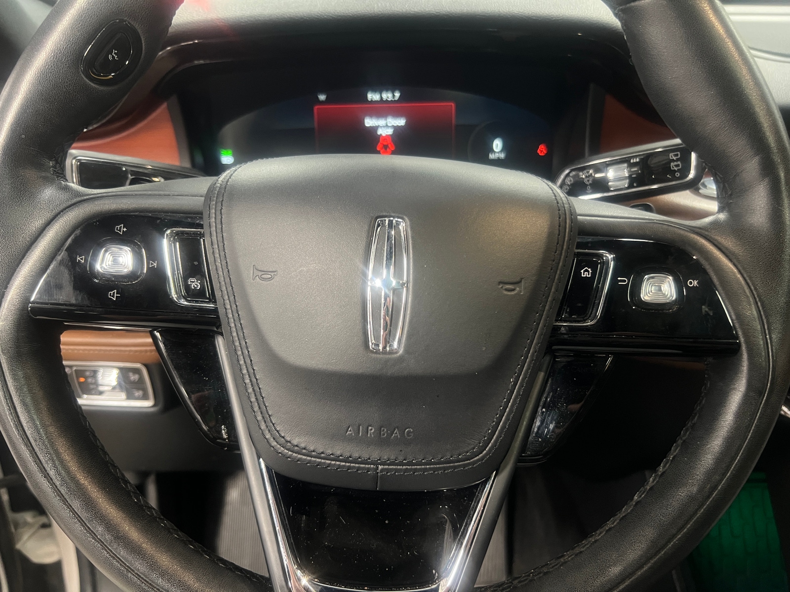 Thumbnail: 2020 Lincoln Aviator - 4