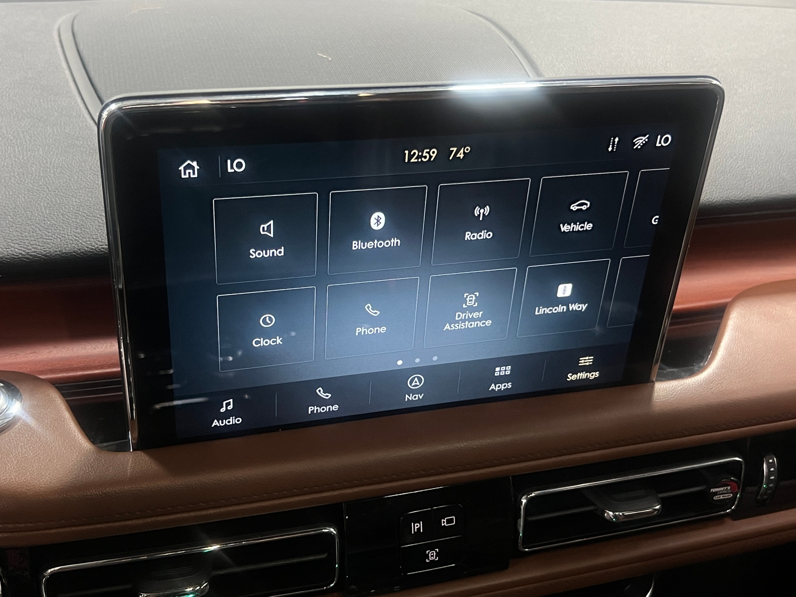 Thumbnail: 2020 Lincoln Aviator - 3