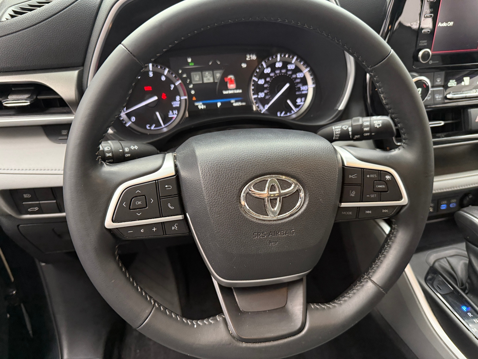 Thumbnail: 2022 Toyota Highlander - 4