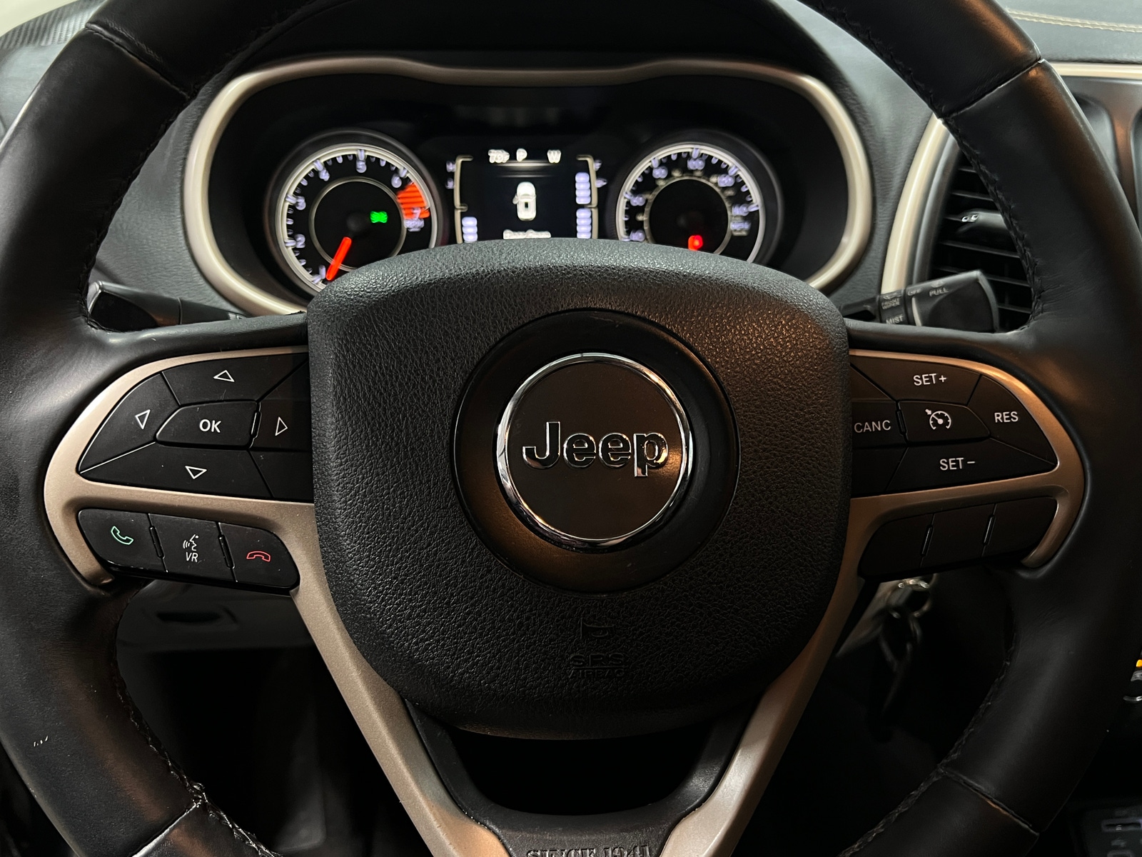 Thumbnail: 2017 Jeep Cherokee - 5