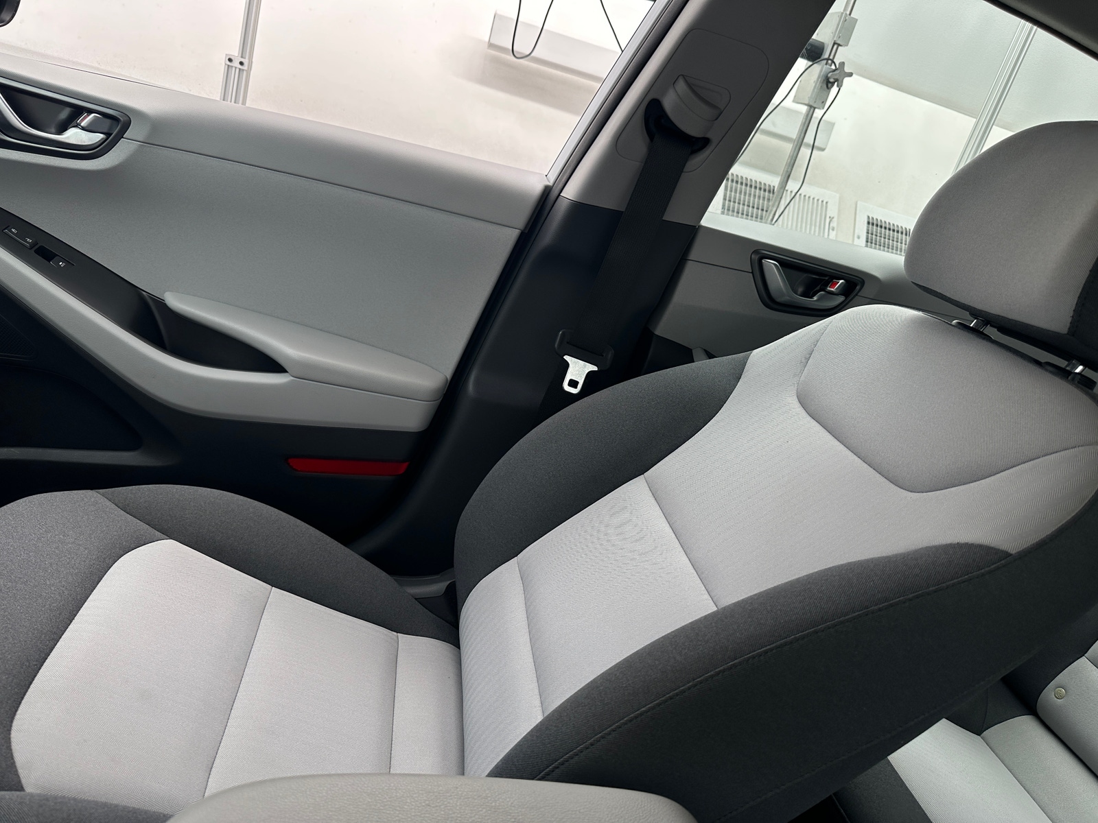 Thumbnail: 2020 Hyundai Ioniq - 2