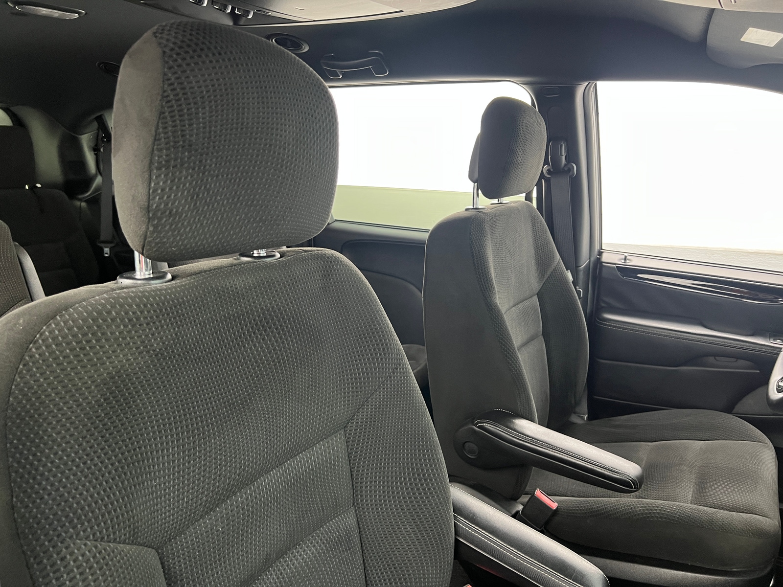Thumbnail: 2017 Dodge Grand Caravan - 2