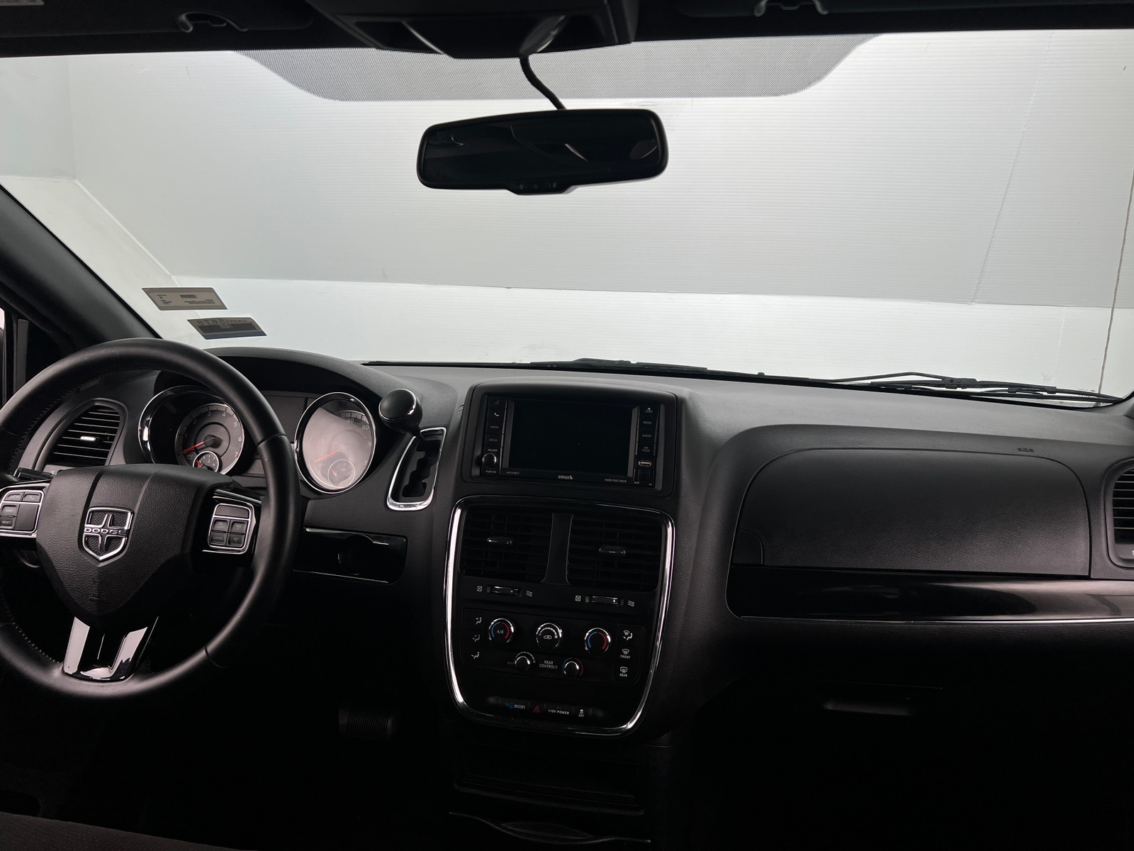 Thumbnail: 2017 Dodge Grand Caravan - 3