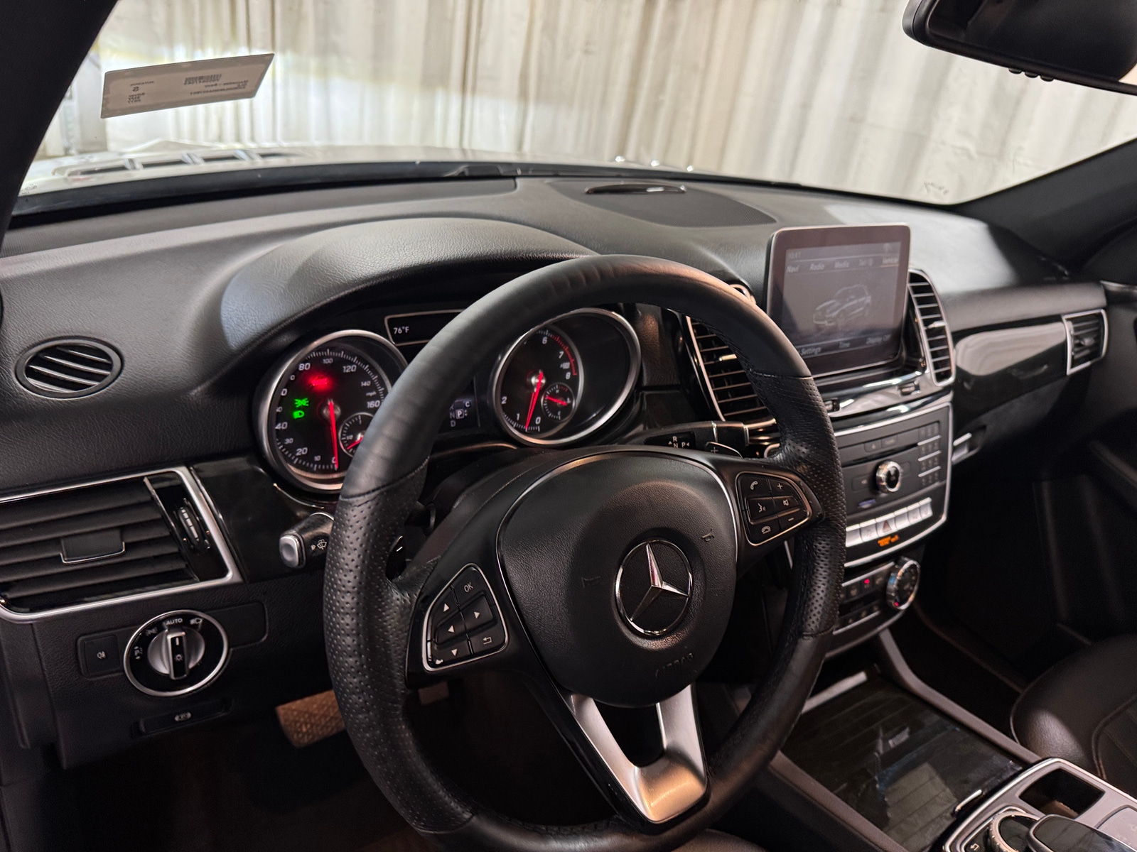 Thumbnail: 2017 Mercedes-Benz GLE - 2