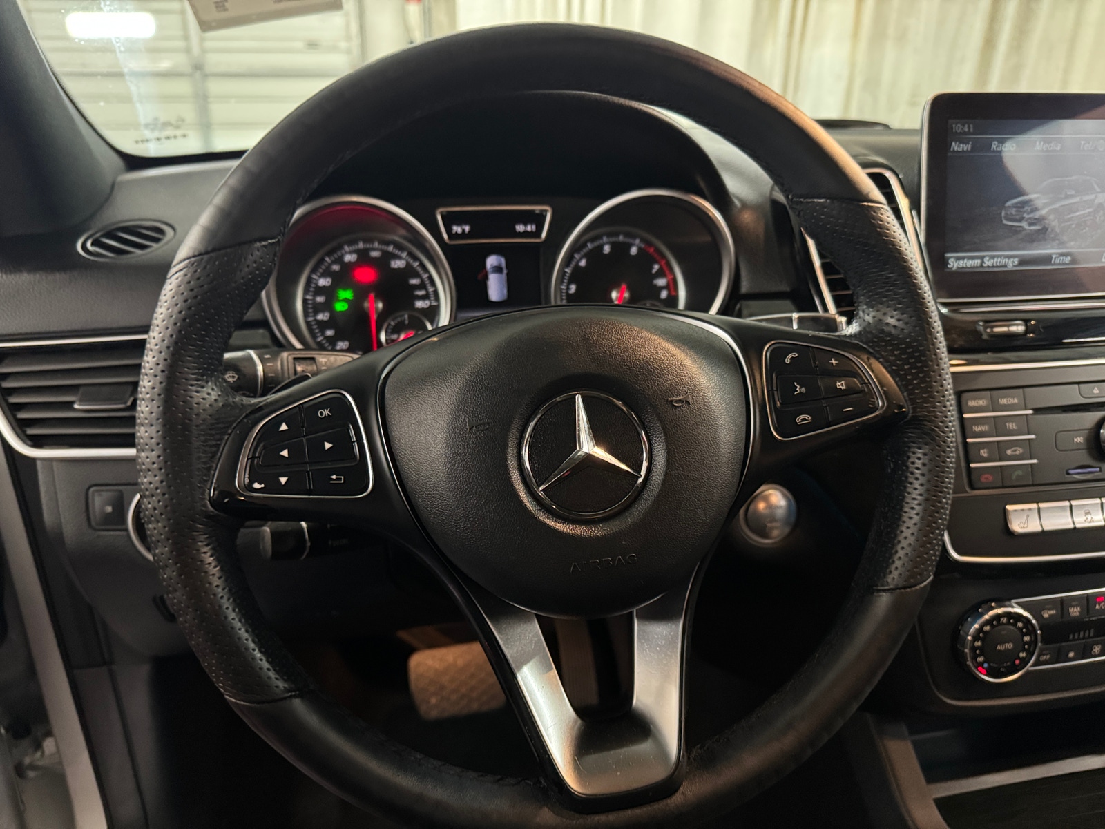 Thumbnail: 2017 Mercedes-Benz GLE - 4
