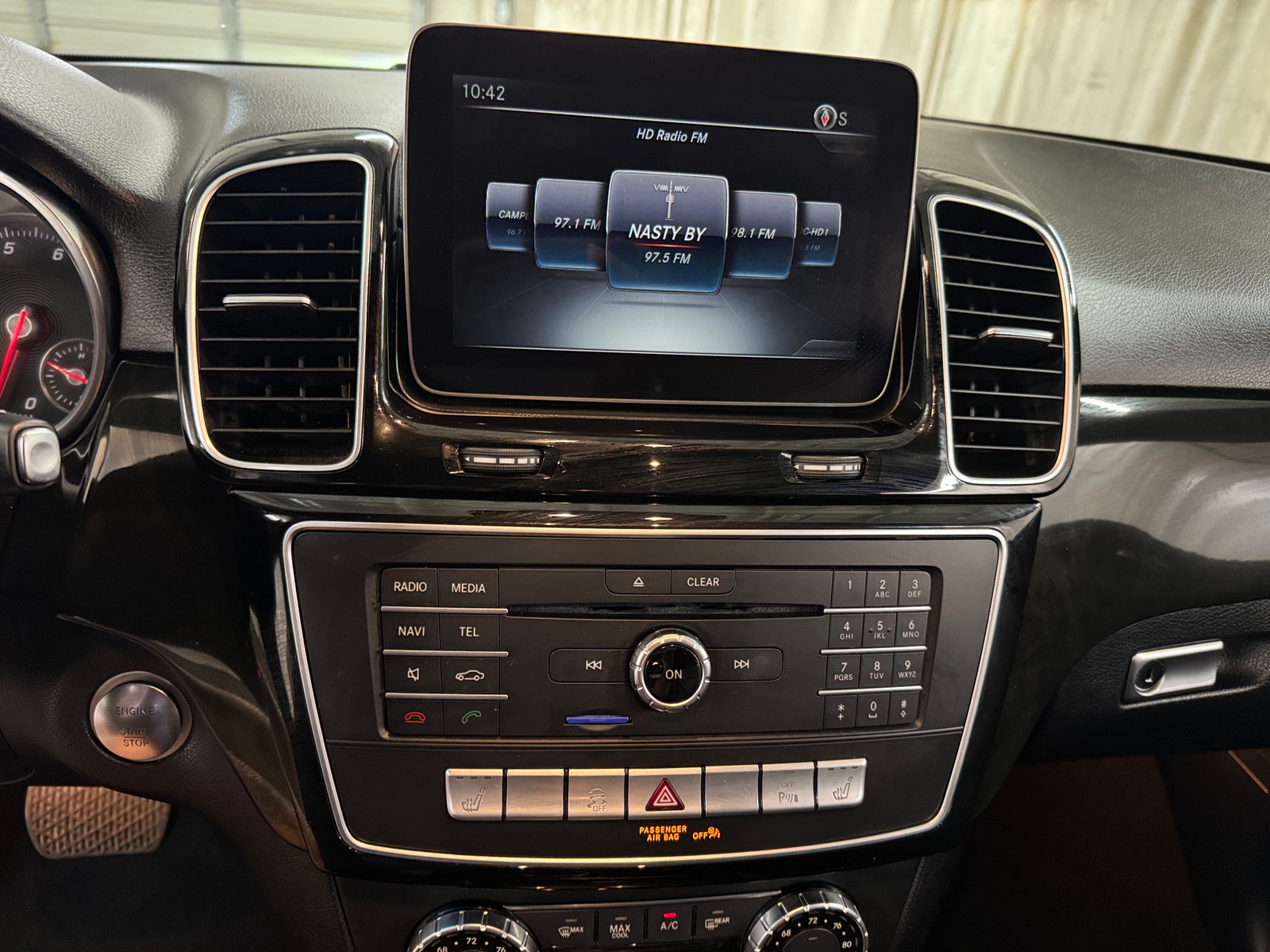 Thumbnail: 2017 Mercedes-Benz GLE - 3