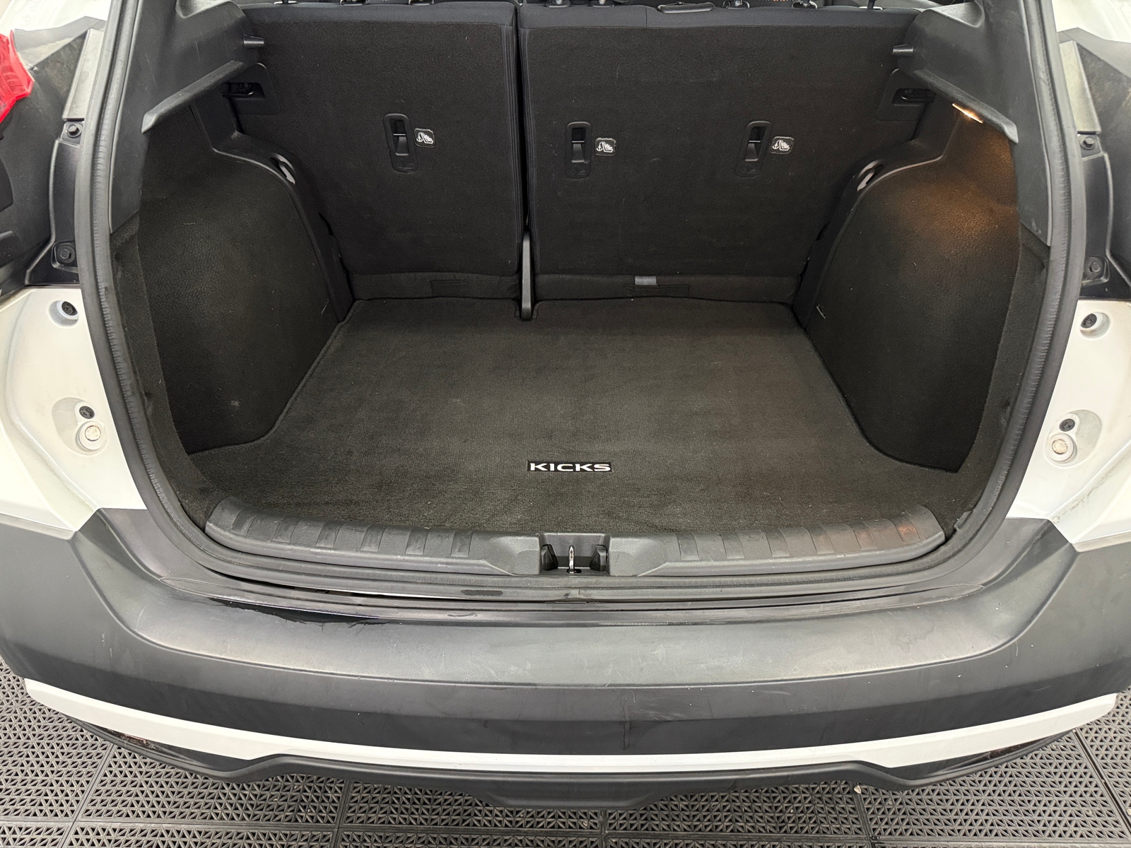 Thumbnail: 2018 Nissan Kicks - 7