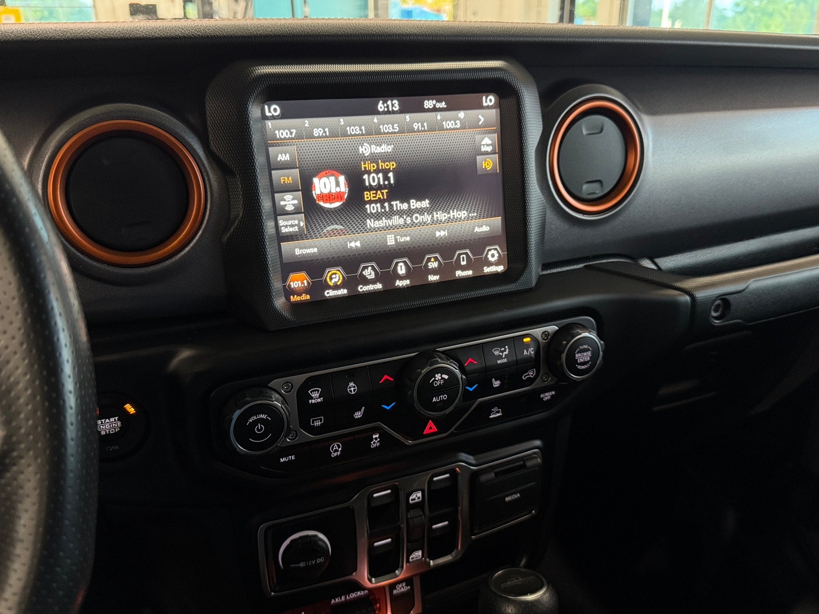 Thumbnail: 2021 Jeep Gladiator - 3