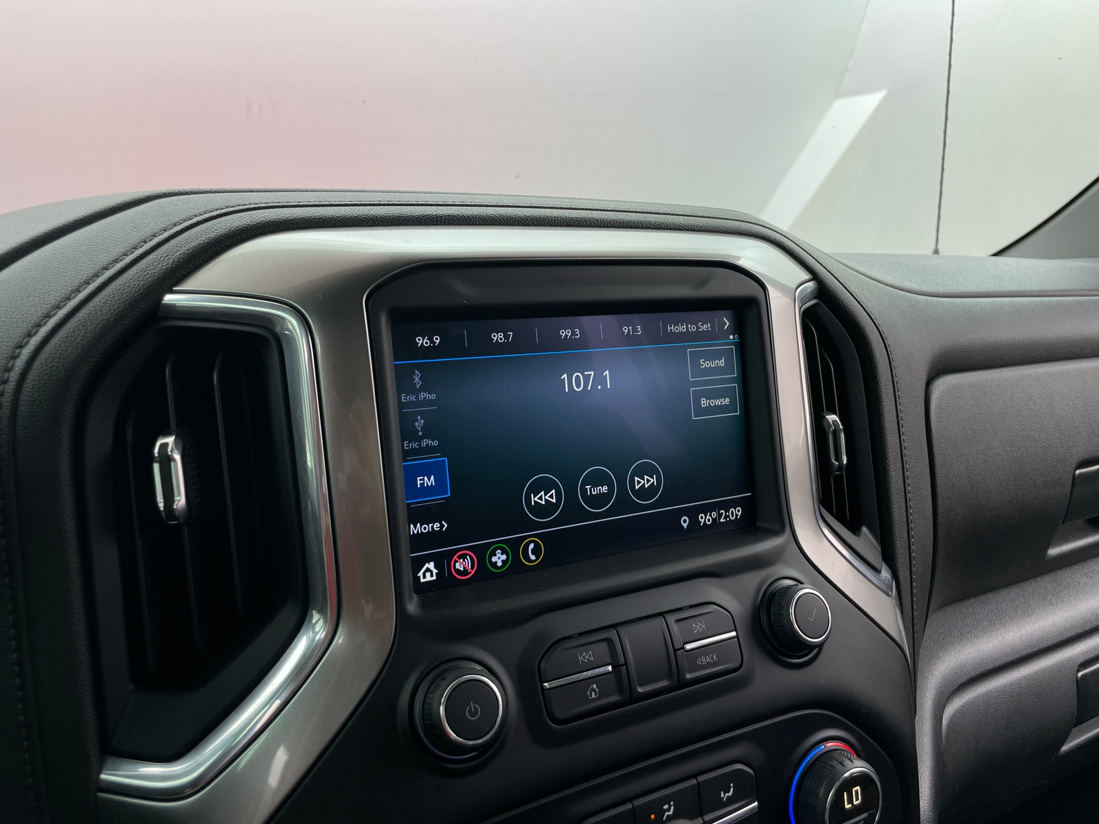 Thumbnail: 2019 Chevrolet Silverado 1500 - 4