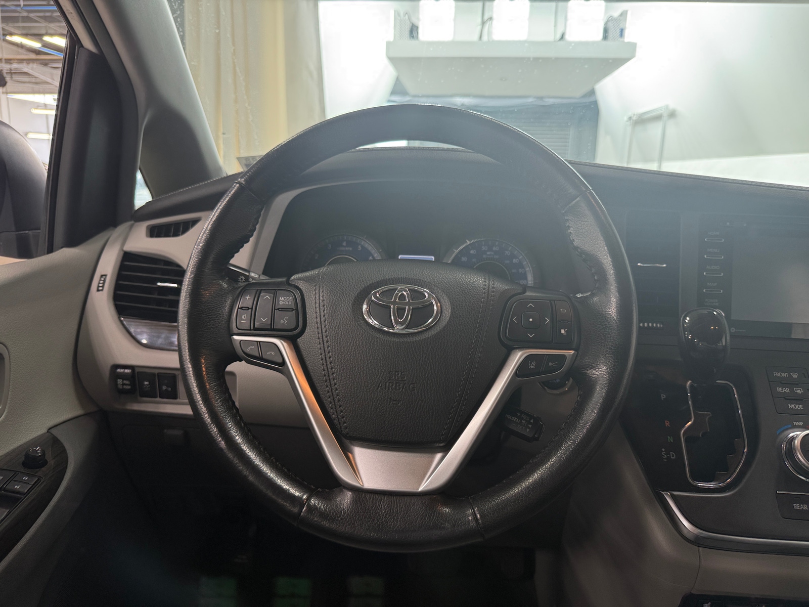 Thumbnail: 2019 Toyota Sienna - 4