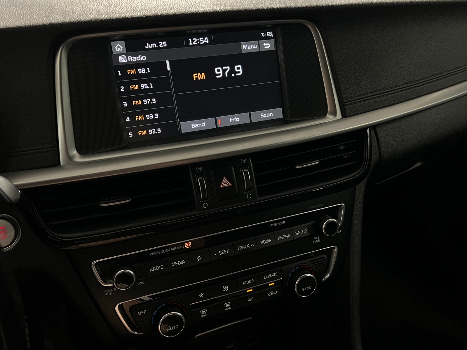 Thumbnail: 2019 Kia Optima - 4