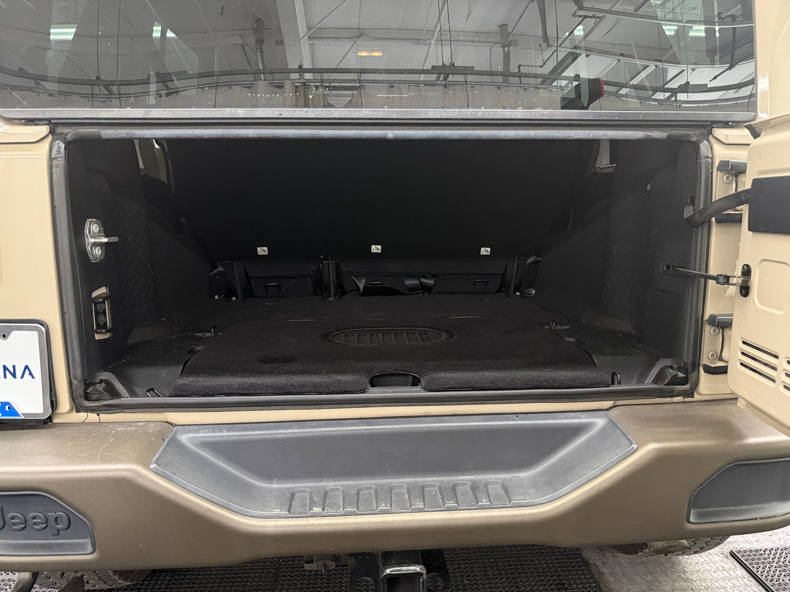 Thumbnail: 2016 Jeep Wrangler - 6