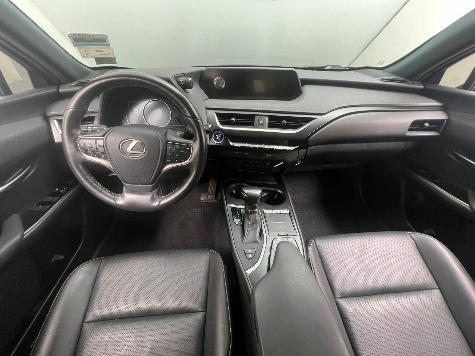 Thumbnail: 2020 Lexus UX - 2