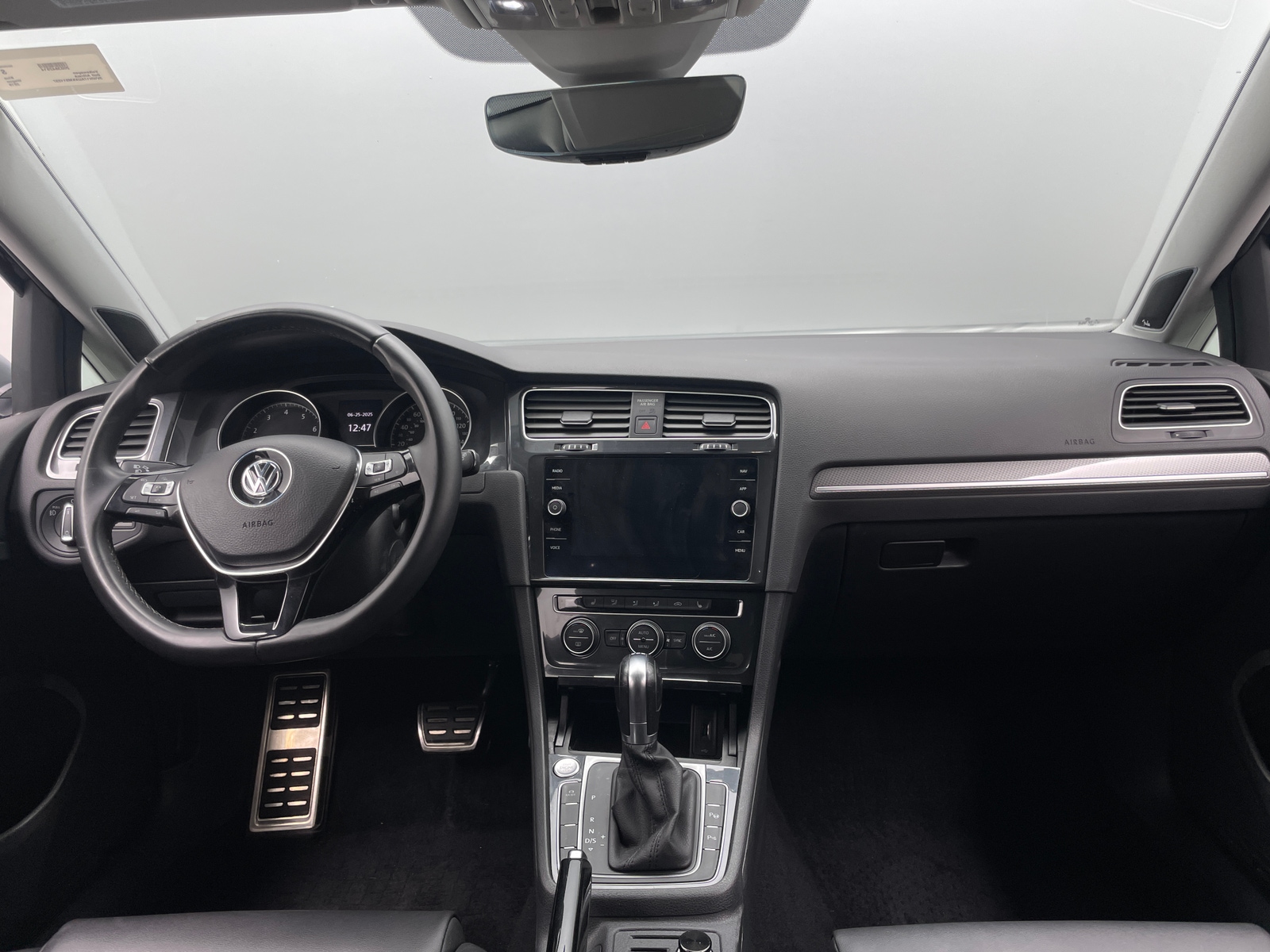 Thumbnail: 2019 Volkswagen Golf - 2