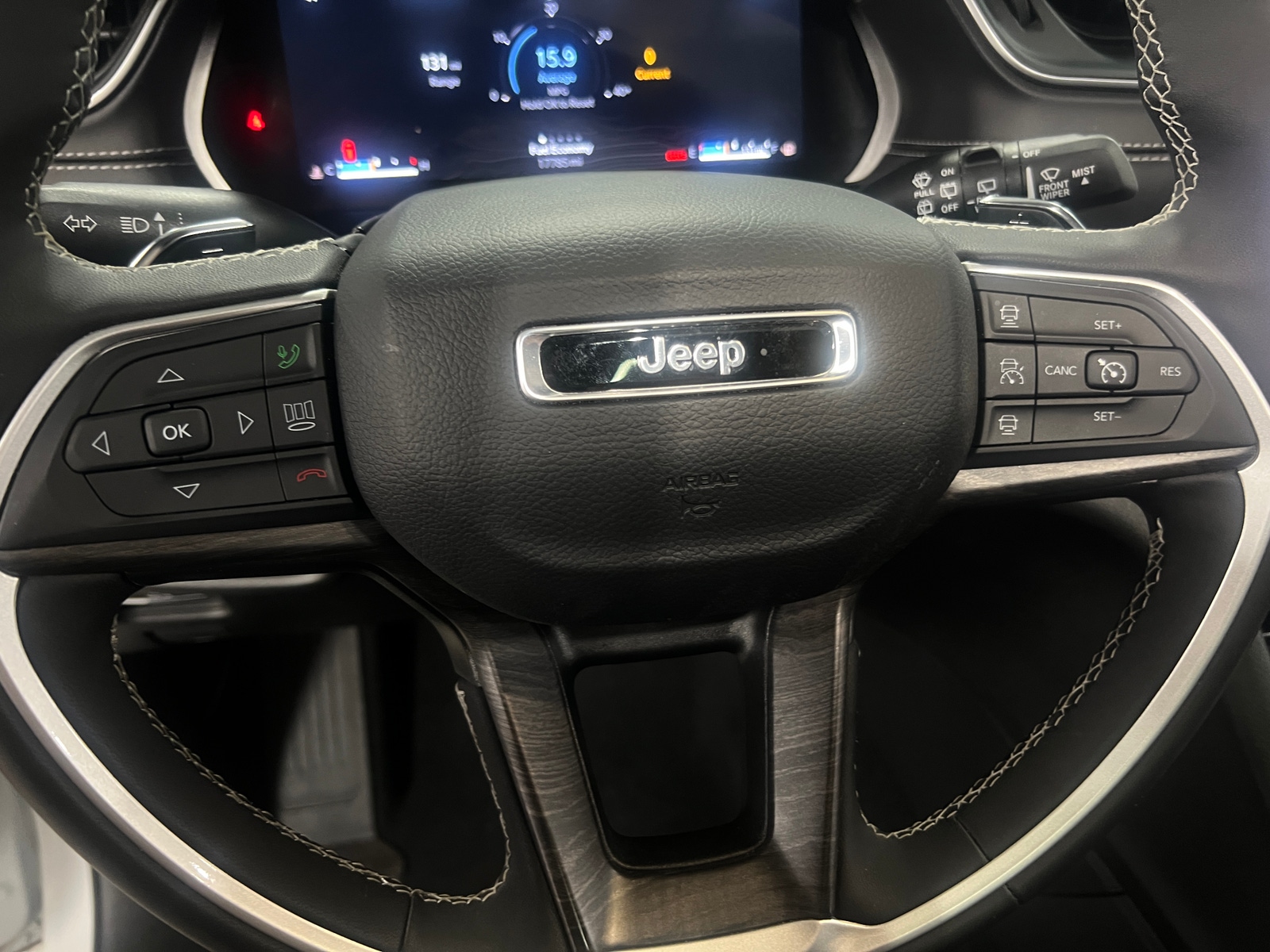Thumbnail: 2024 Jeep Grand Cherokee L - 4
