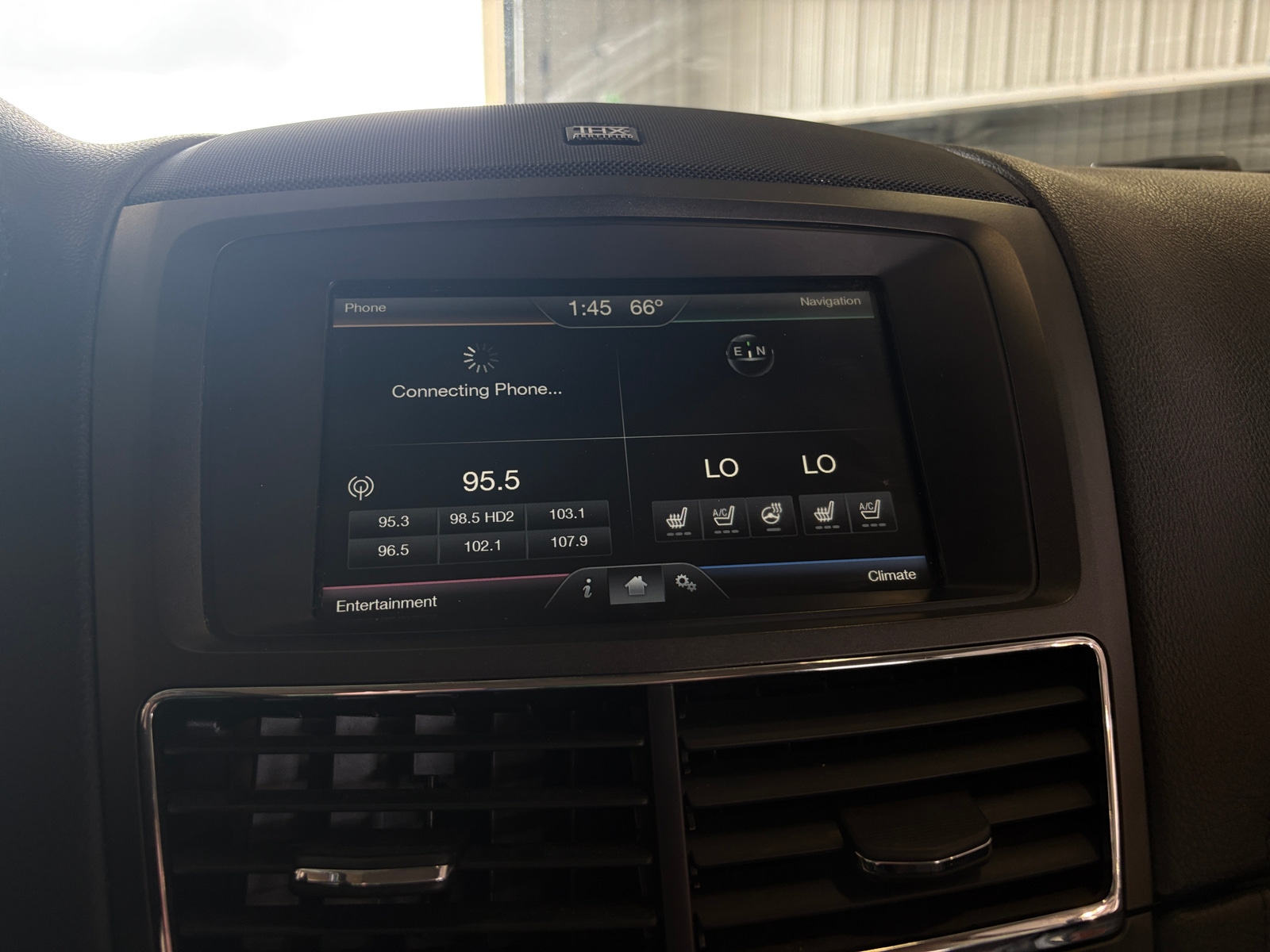 Thumbnail: 2014 Lincoln MKT - 3