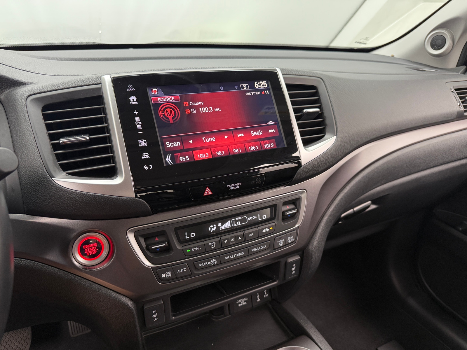 Thumbnail: 2018 Honda Pilot - 3