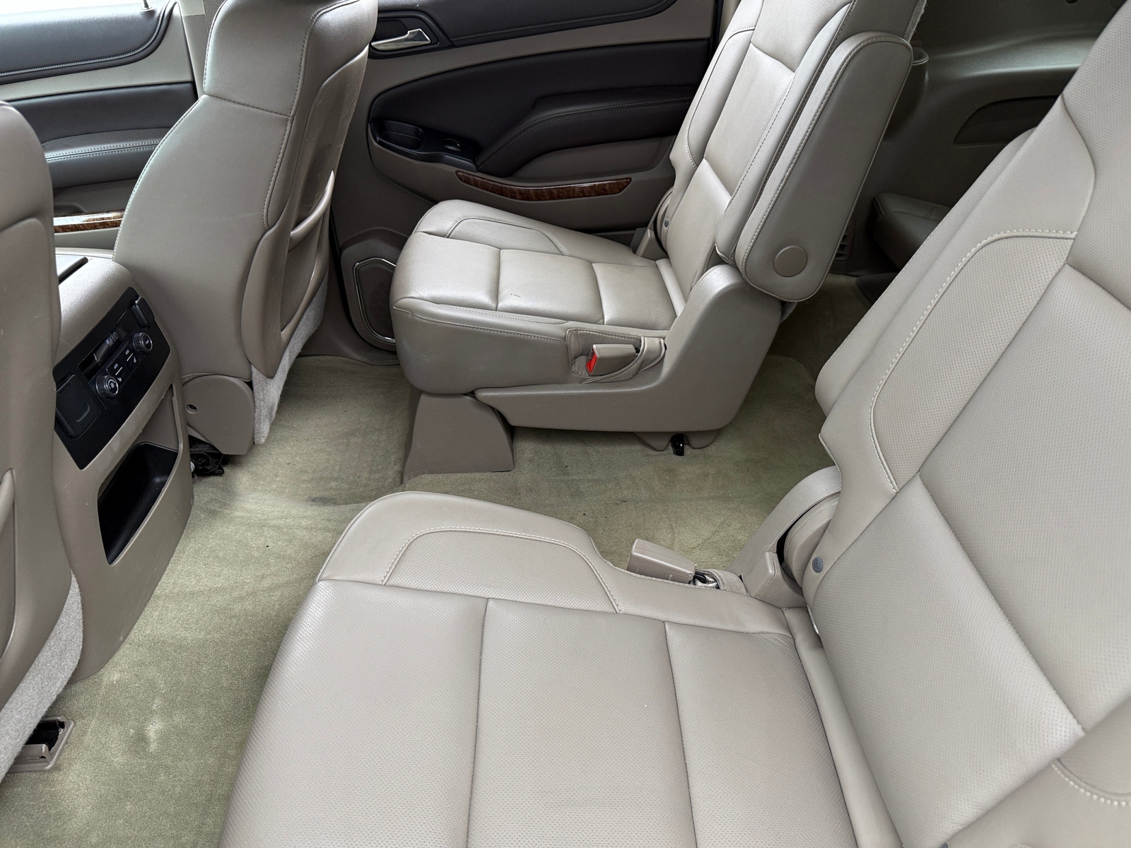 Thumbnail: 2016 Chevrolet Suburban - 5