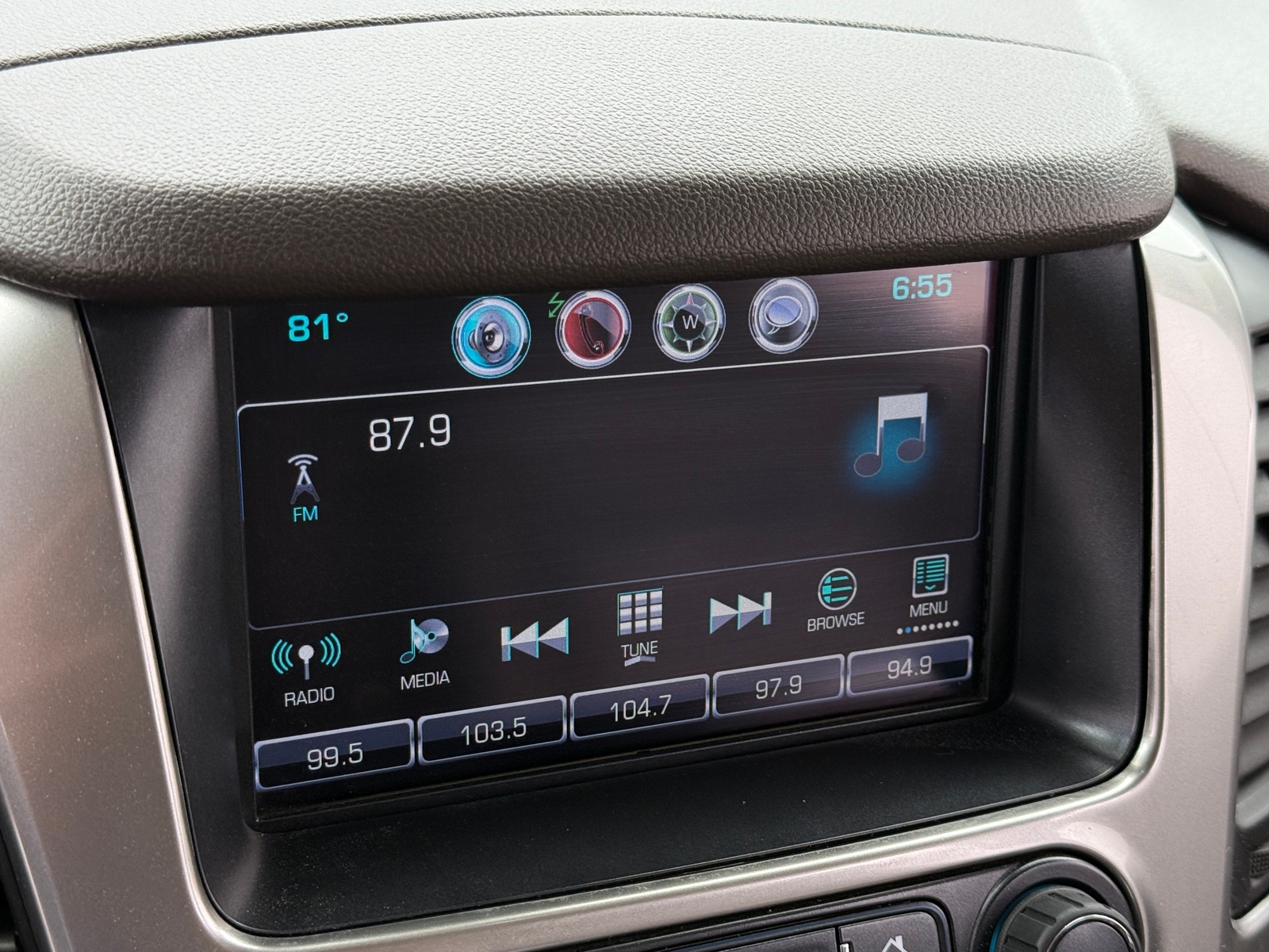 Thumbnail: 2016 Chevrolet Suburban - 3